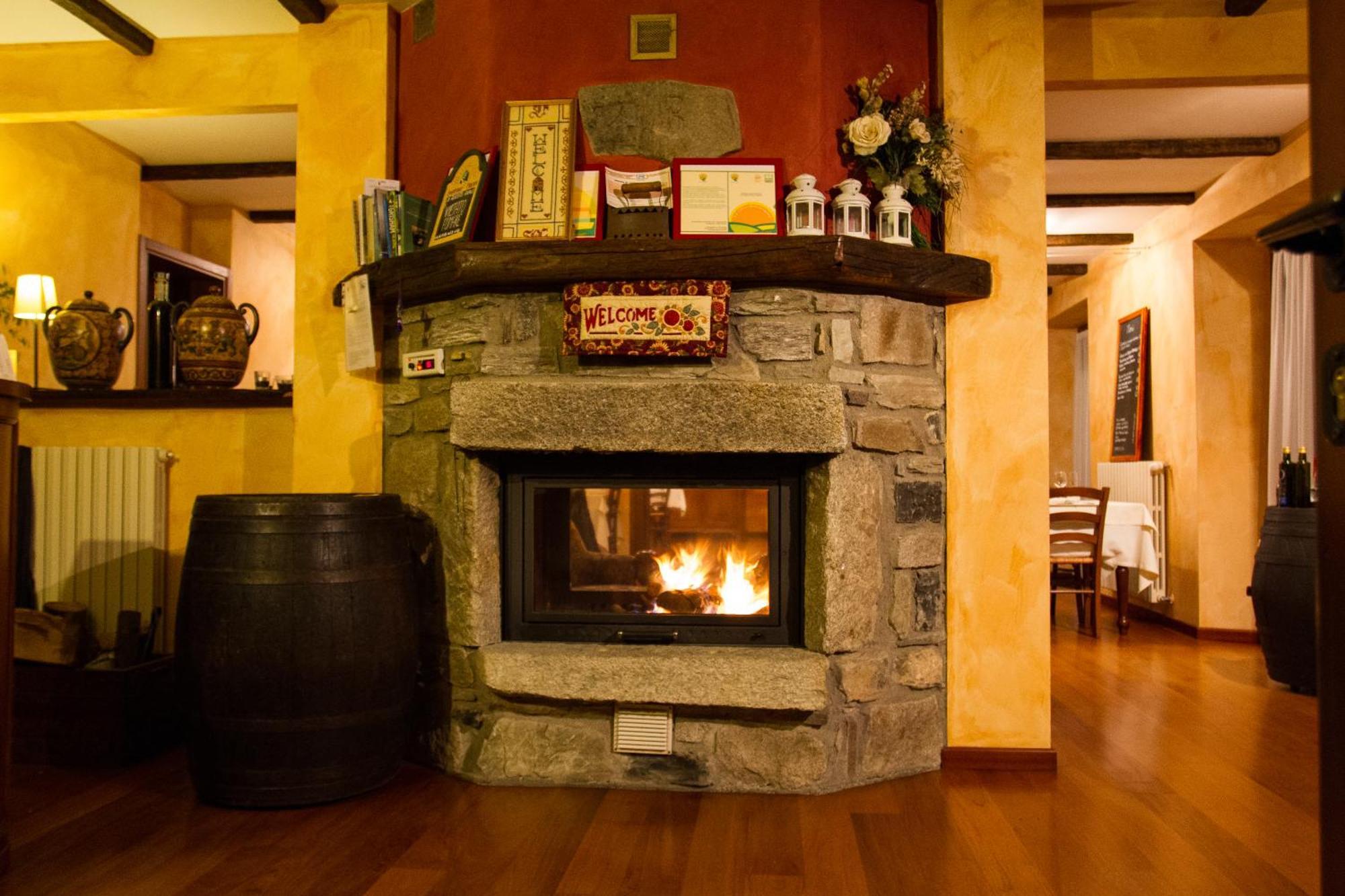 Agriturismo Il Talento Nella Quiete Castiglione dʼIntelvi Exteriör bild